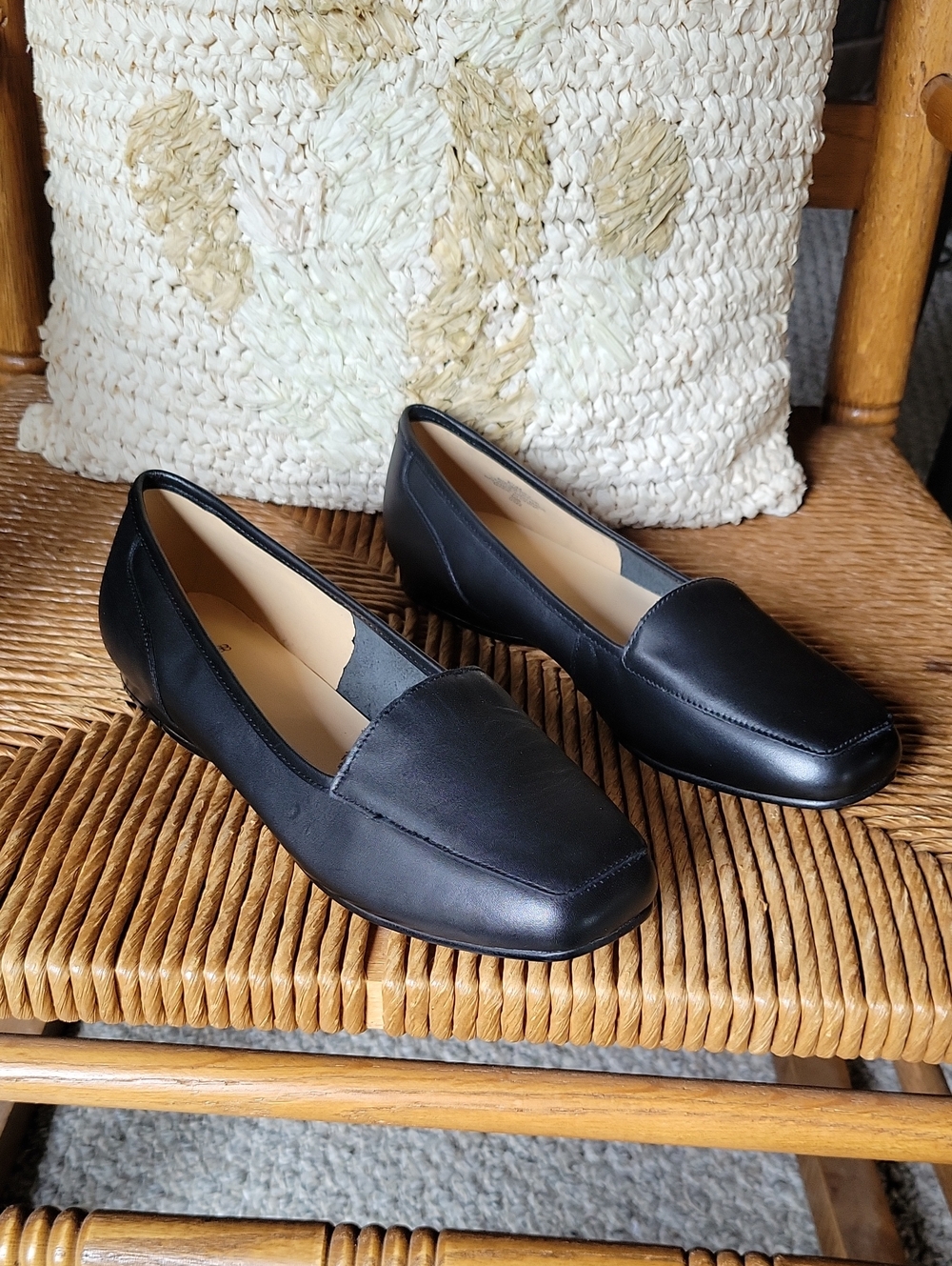 Bandolino Liberty black loafers, size 8.5M